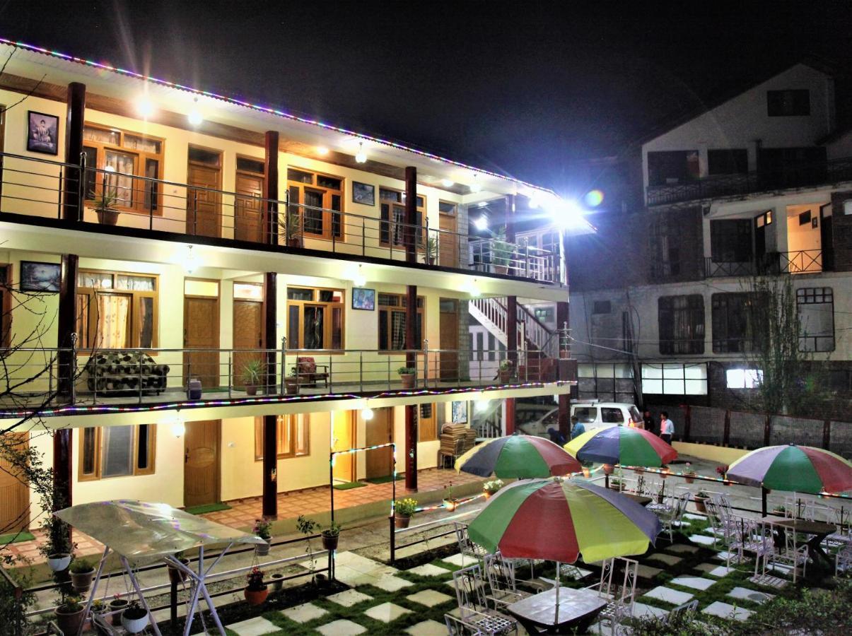 Hotel Chetna Manāli Extérieur photo