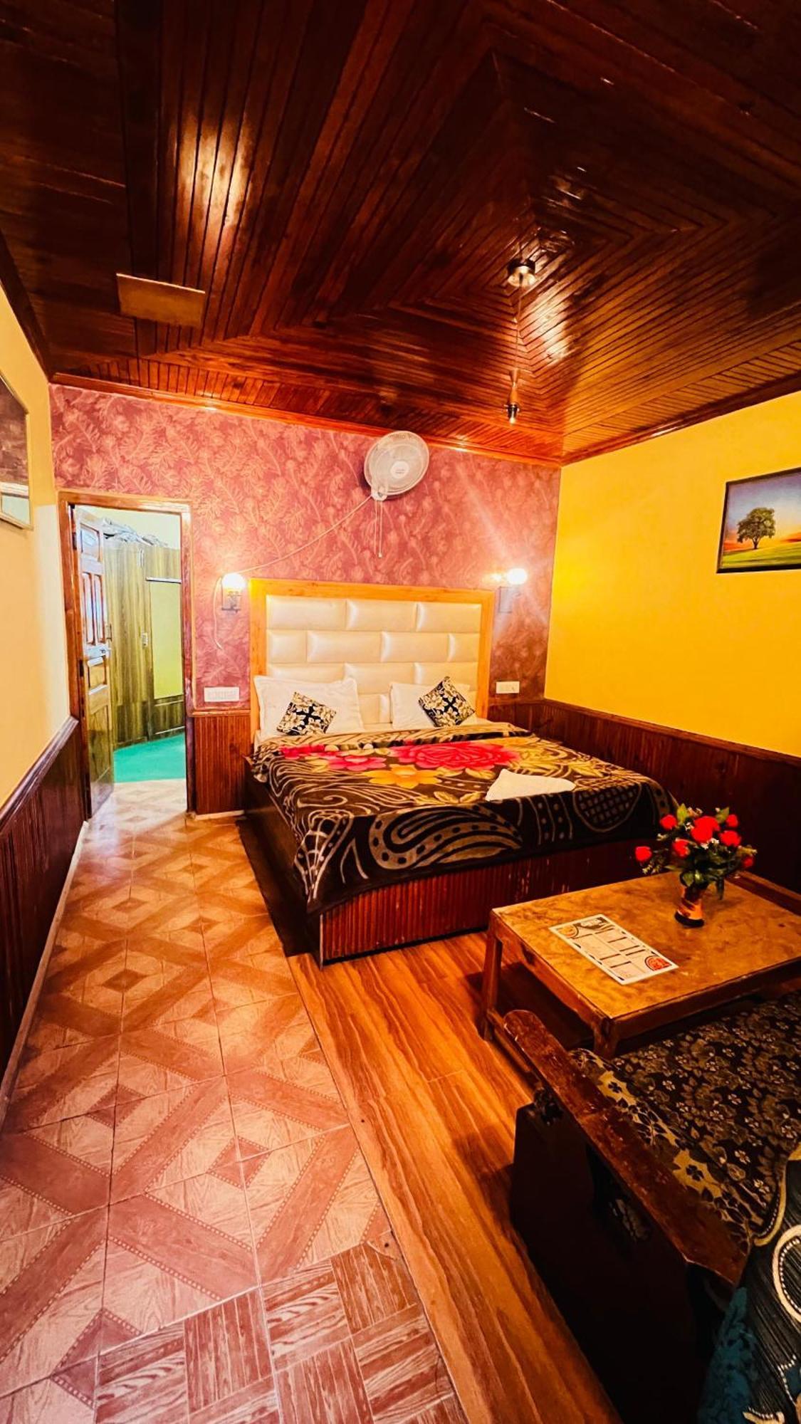 Hotel Chetna Manāli Extérieur photo