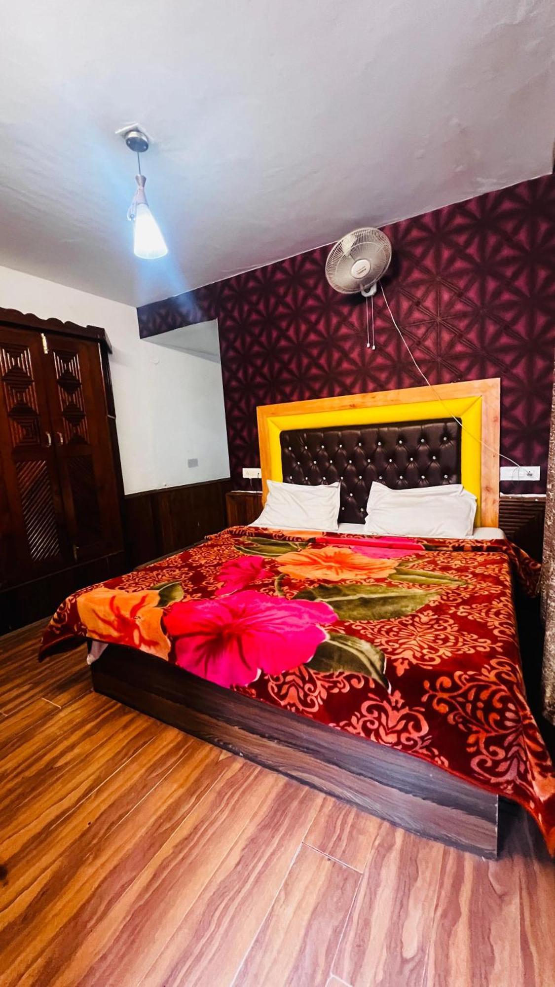 Hotel Chetna Manāli Extérieur photo