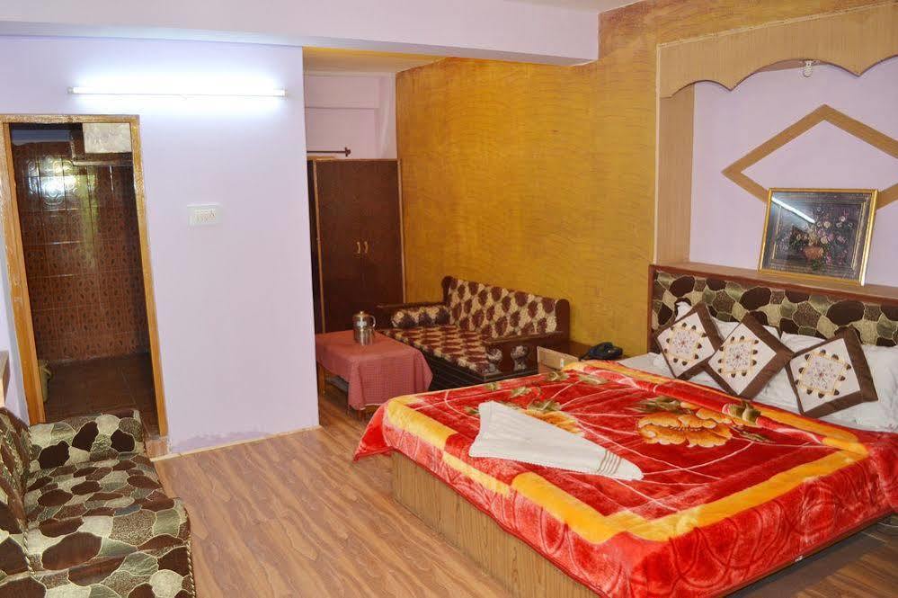 Hotel Chetna Manāli Extérieur photo