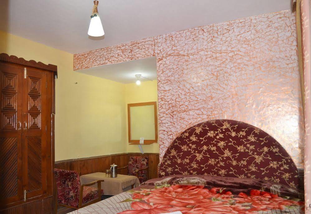 Hotel Chetna Manāli Extérieur photo