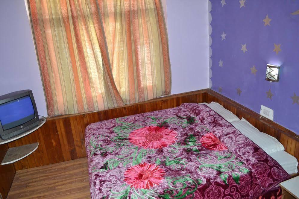 Hotel Chetna Manāli Extérieur photo