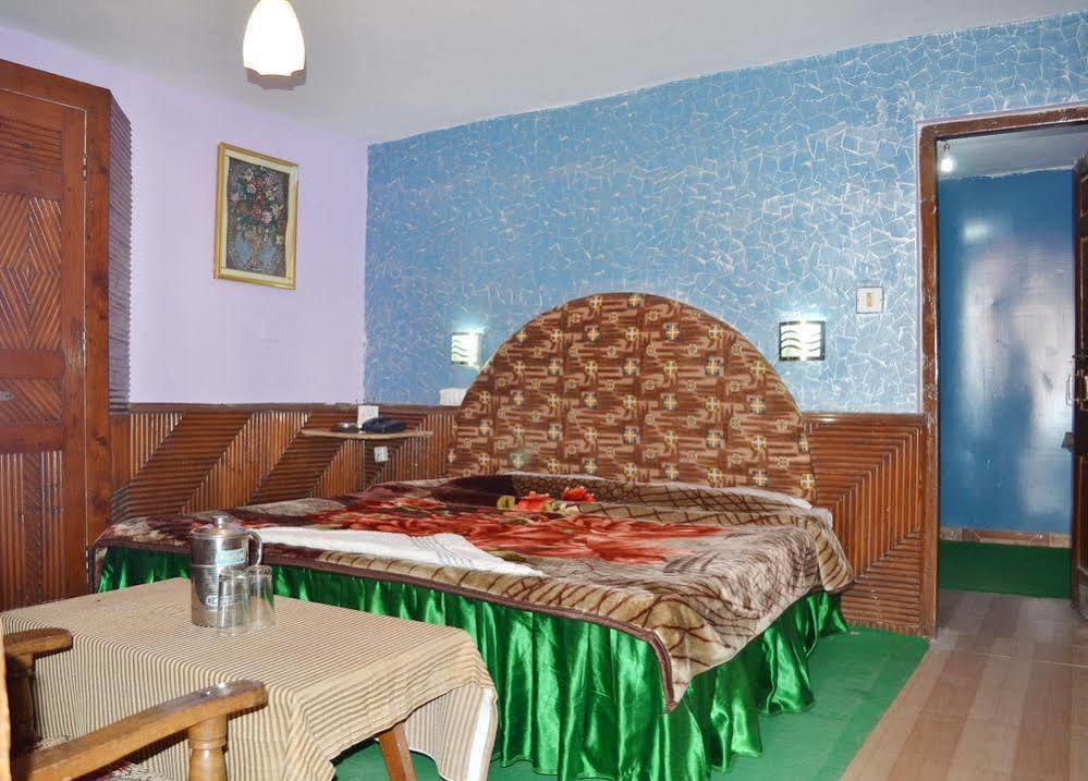 Hotel Chetna Manāli Extérieur photo