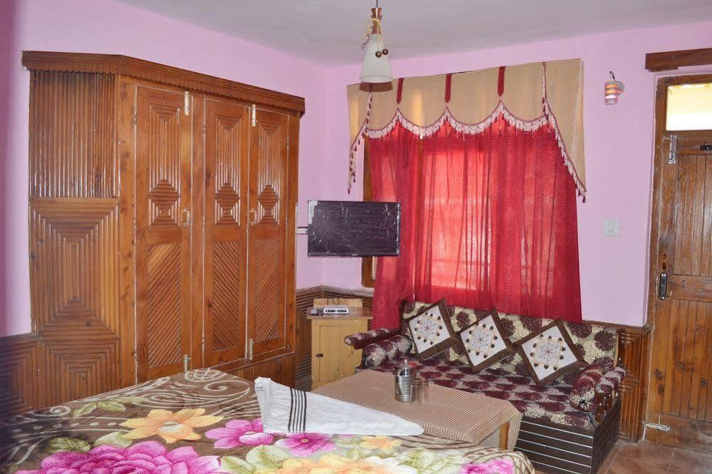 Hotel Chetna Manāli Extérieur photo