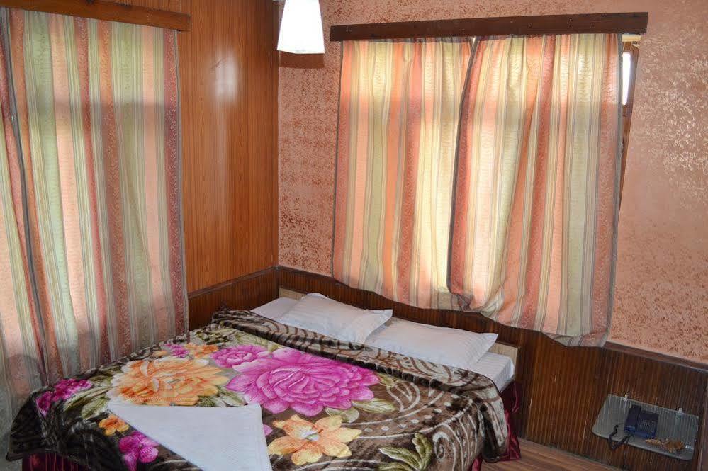 Hotel Chetna Manāli Extérieur photo