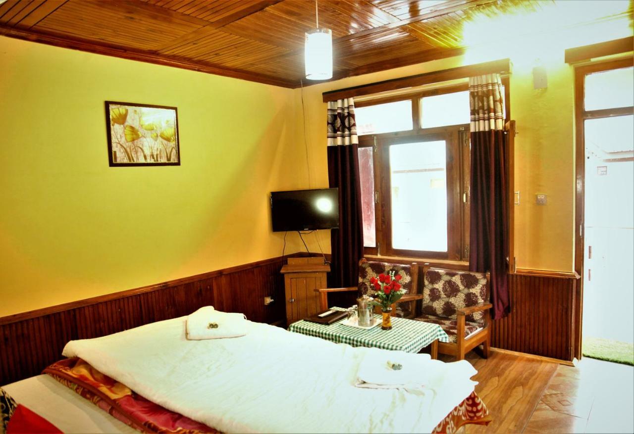 Hotel Chetna Manāli Extérieur photo
